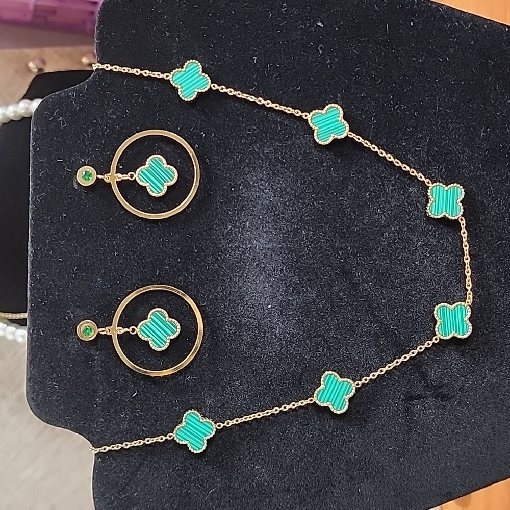 Green Flower Necklace with Earings